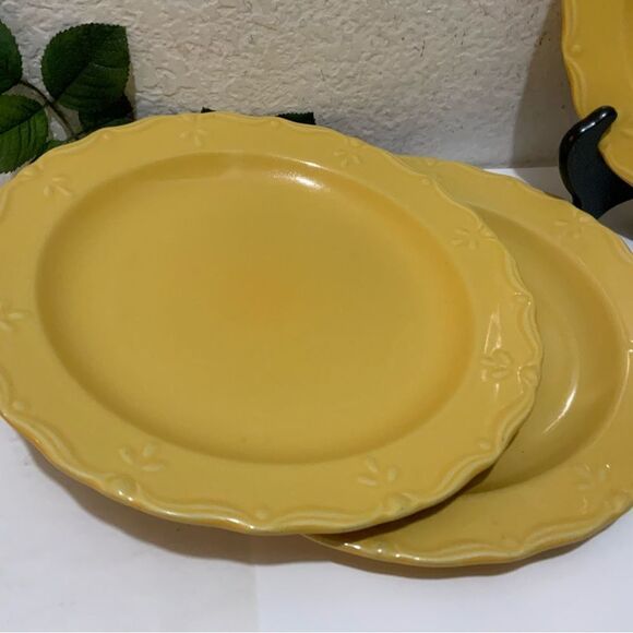 Home Trends BELLCREST YELLOW Stoneware Embossed Scroll Dots Dinner Plates Set 3 - Picture 3 of 6